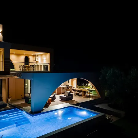 Βίλα Euphoria Villa, 9 Bdrs With Private Pools, Beachfront