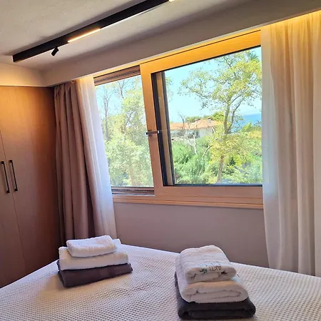 Euphoria Villa, 9 Bdrs With Private Pools, Beachfront Βίλα