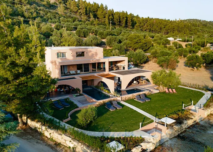 Βίλα Euphoria Villa, 9 Bdrs With Private Pools, Beachfront *