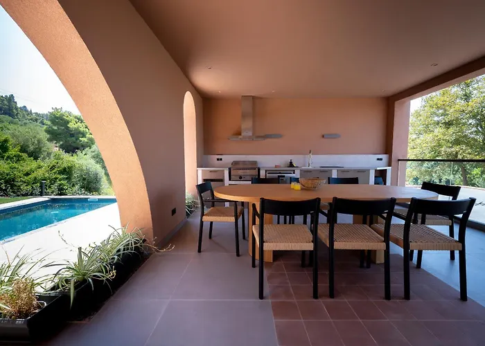 Βίλα Euphoria Villa, 9 Bdrs With Private Pools, Beachfront *