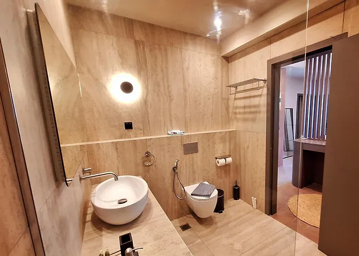 Euphoria Villa, 9 Bdrs With Private Pools, Beachfront *
