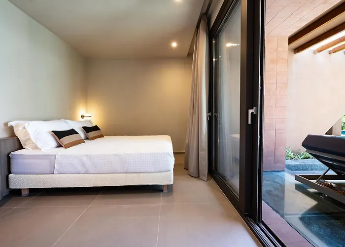 Euphoria Villa, 9 Bdrs With Private Pools, Beachfront Καλογριά