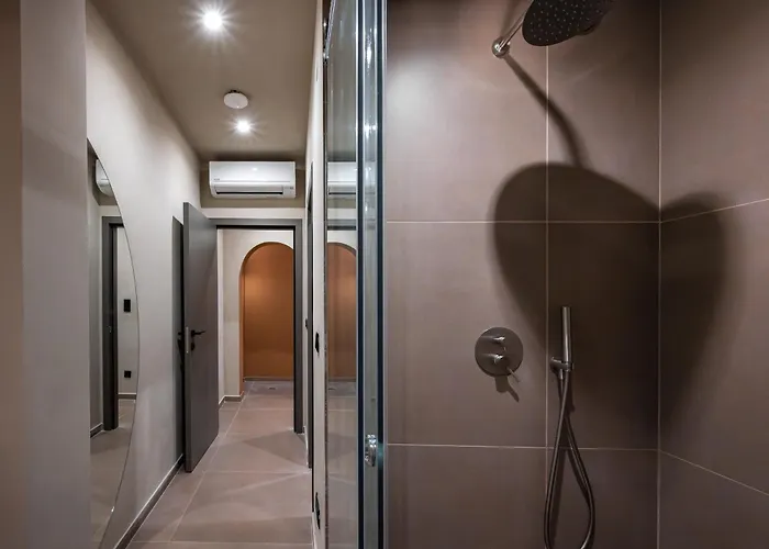 Euphoria Villa, 9 Bdrs With Private Pools, Beachfront *