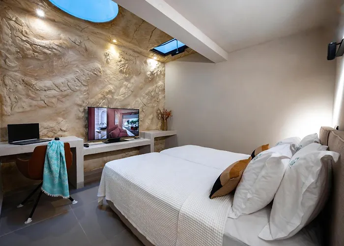 Euphoria Villa, 9 Bdrs With Private Pools, Beachfront Καλογριά