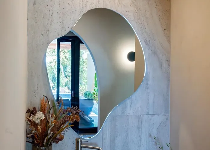 Βίλα Euphoria Villa, 9 Bdrs With Private Pools, Beachfront *