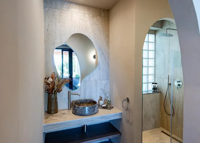 Βίλα Euphoria Villa, 9 Bdrs With Private Pools, Beachfront Καλογριά