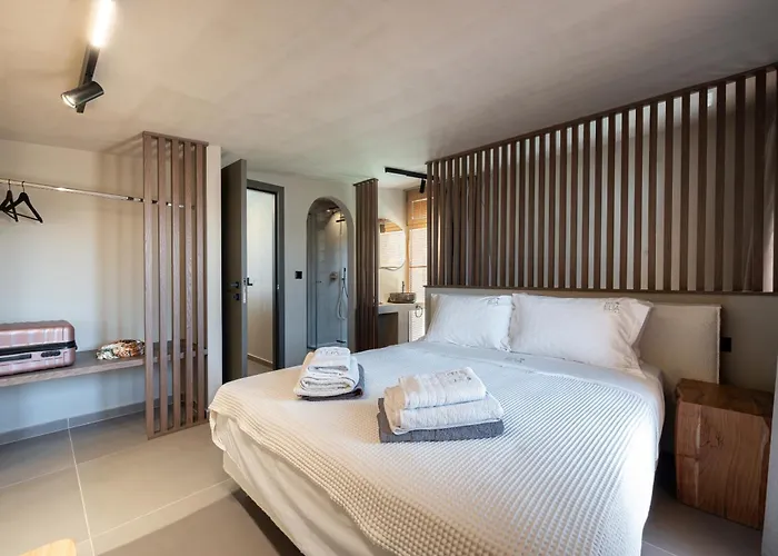 Euphoria Villa, 9 Bdrs With Private Pools, Beachfront Καλογριά