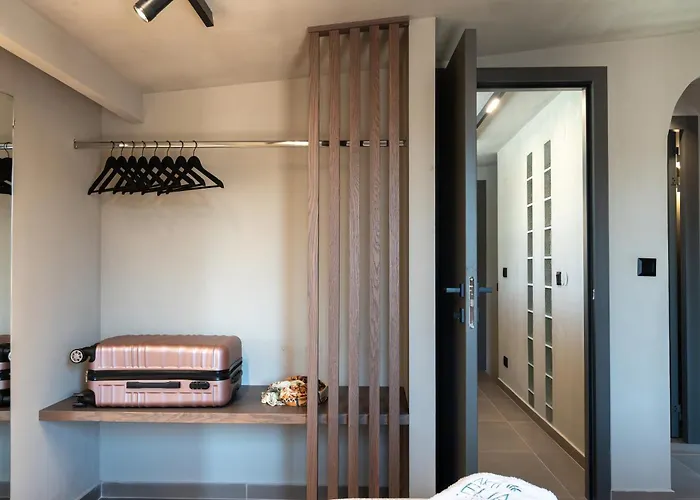 Euphoria Villa, 9 Bdrs With Private Pools, Beachfront Βίλα *