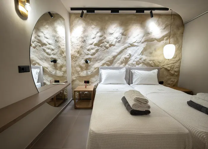 Euphoria Villa, 9 Bdrs With Private Pools, Beachfront *