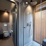 Euphoria Villa, 9 Bdrs With Private Pools, Beachfront *