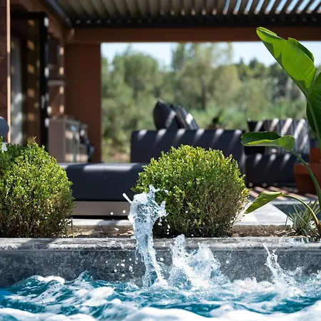 Euphoria Villa, 9 Bdrs With Private Pools, Beachfront Villa *