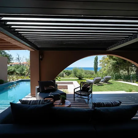 Villa Euphoria Villa, 9 Bdrs With Private Pools, Beachfront