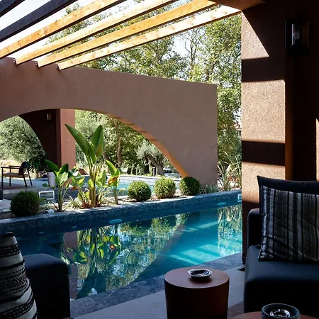 Villa Euphoria Villa, 9 Bdrs With Private Pools, Beachfront