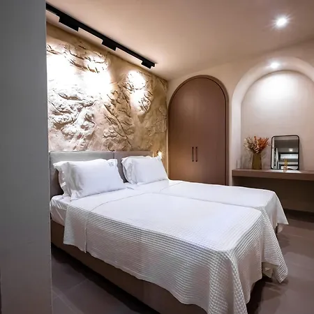 Euphoria Villa, 9 Bdrs With Private Pools, Beachfront Villa *
