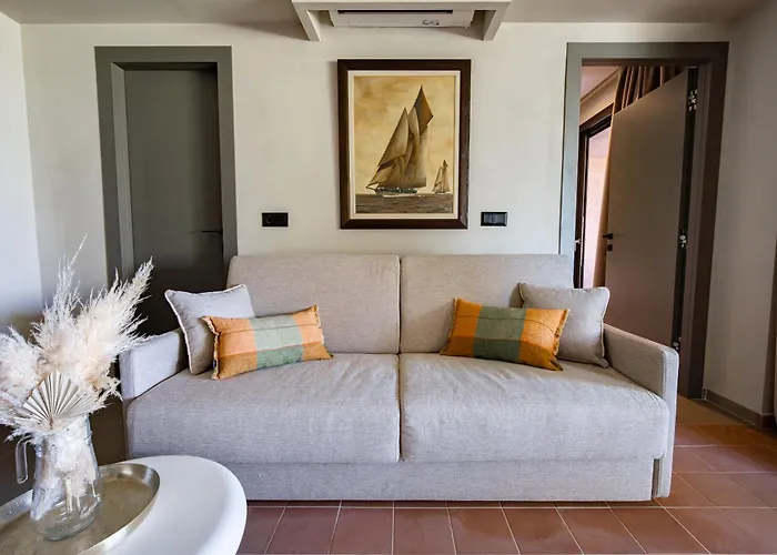 Euphoria Villa, 9 Bdrs With Private Pools, Beachfront *
