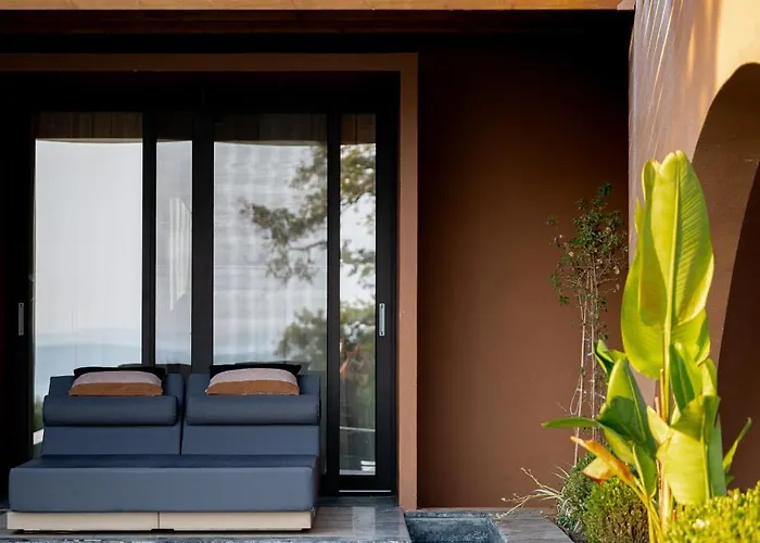 Euphoria Villa, 9 Bdrs With Private Pools, Beachfront