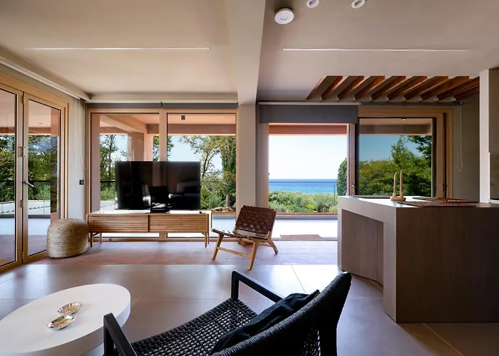 Vila Euphoria Villa, 9 Bdrs With Private Pools, Beachfront