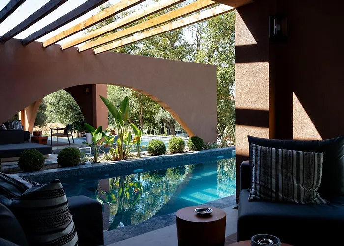 Vila Euphoria Villa, 9 Bdrs With Private Pools, Beachfront