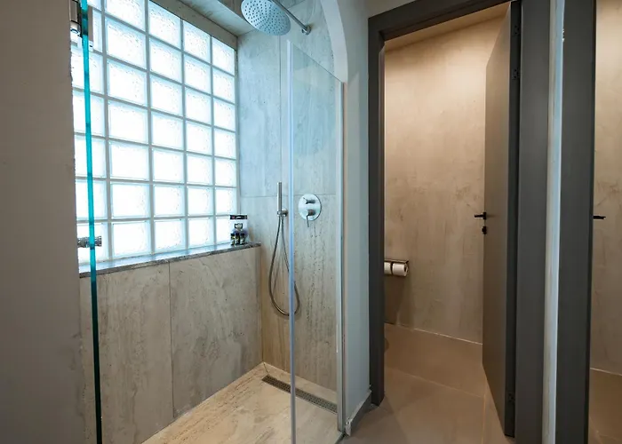 Vila Euphoria Villa, 9 Bdrs With Private Pools, Beachfront *