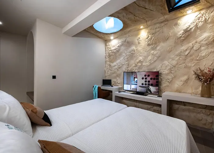 Euphoria Villa, 9 Bdrs With Private Pools, Beachfront Vila
