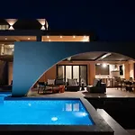 Euphoria Villa, 9 Bdrs With Private Pools, Beachfront Villa