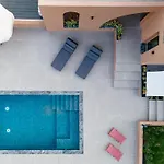 Euphoria Villa, 9 Bdrs With Private Pools, Beachfront Villa