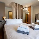 Euphoria Villa, 9 Bdrs With Private Pools, Beachfront Villa