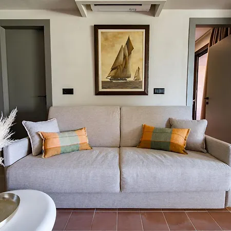 Euphoria Villa, 9 Bdrs With Private Pools, Beachfront *