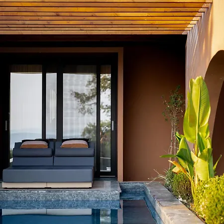 Euphoria Villa, 9 Bdrs With Private Pools, Beachfront