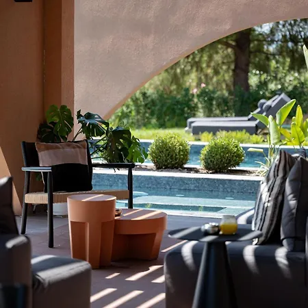 Euphoria Villa, 9 Bdrs With Private Pools, Beachfront *