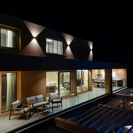 Euphoria Villa, 9 Bdrs With Private Pools, Beachfront