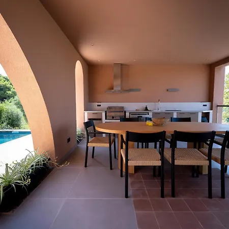 빌라 Euphoria Villa, 9 Bdrs With Private Pools, Beachfront *