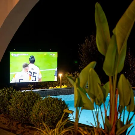 빌라 Euphoria Villa, 9 Bdrs With Private Pools, Beachfront 칼로그리아