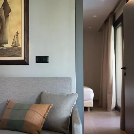 Euphoria Villa, 9 Bdrs With Private Pools, Beachfront