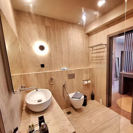 Euphoria Villa, 9 Bdrs With Private Pools, Beachfront *