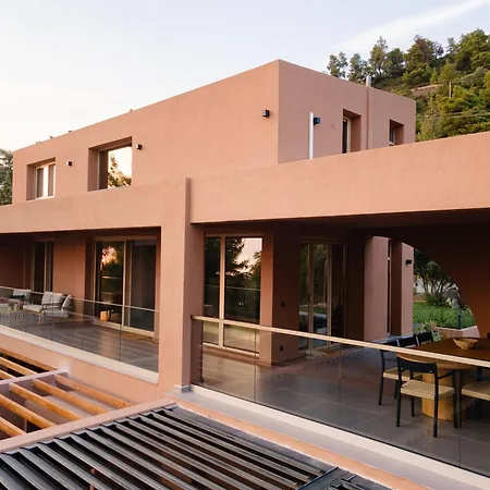 Euphoria Villa, 9 Bdrs With Private Pools, Beachfront