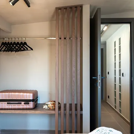 Euphoria Villa, 9 Bdrs With Private Pools, Beachfront 빌라 *