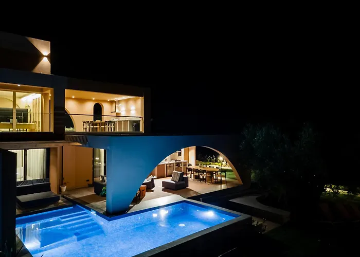 Villa Euphoria Villa, 9 Bdrs With Private Pools, Beachfront
