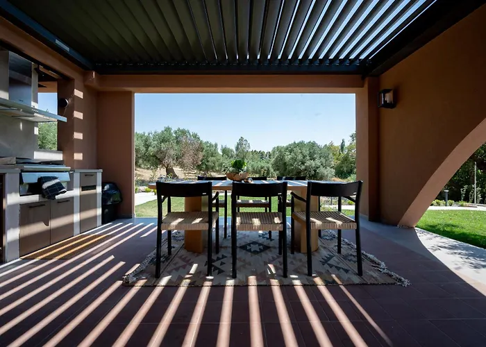 Euphoria Villa, 9 Bdrs With Private Pools, Beachfront