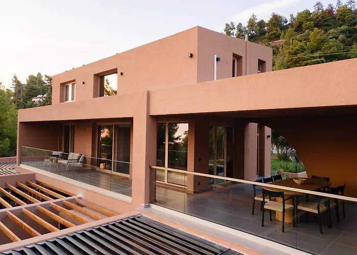 Euphoria Villa, 9 Bdrs With Private Pools, Beachfront